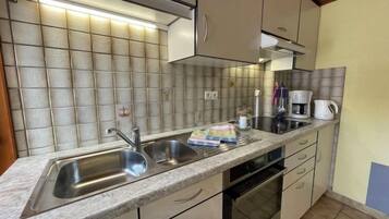 Kühlschrank, Ofen, Toaster, Hochstuhl