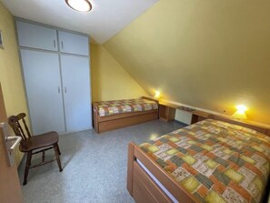 1 slaapkamer, een strijkplank/strijkijzer, wifi