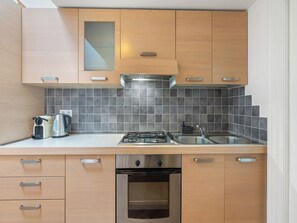 Fridge, oven, toaster, cookware/dishes/utensils