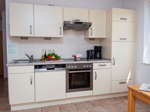 KĂŒhlschrank, Ofen, GeschirrspĂŒler, Toaster