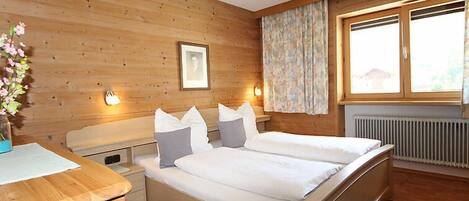 3 bedrooms, Internet