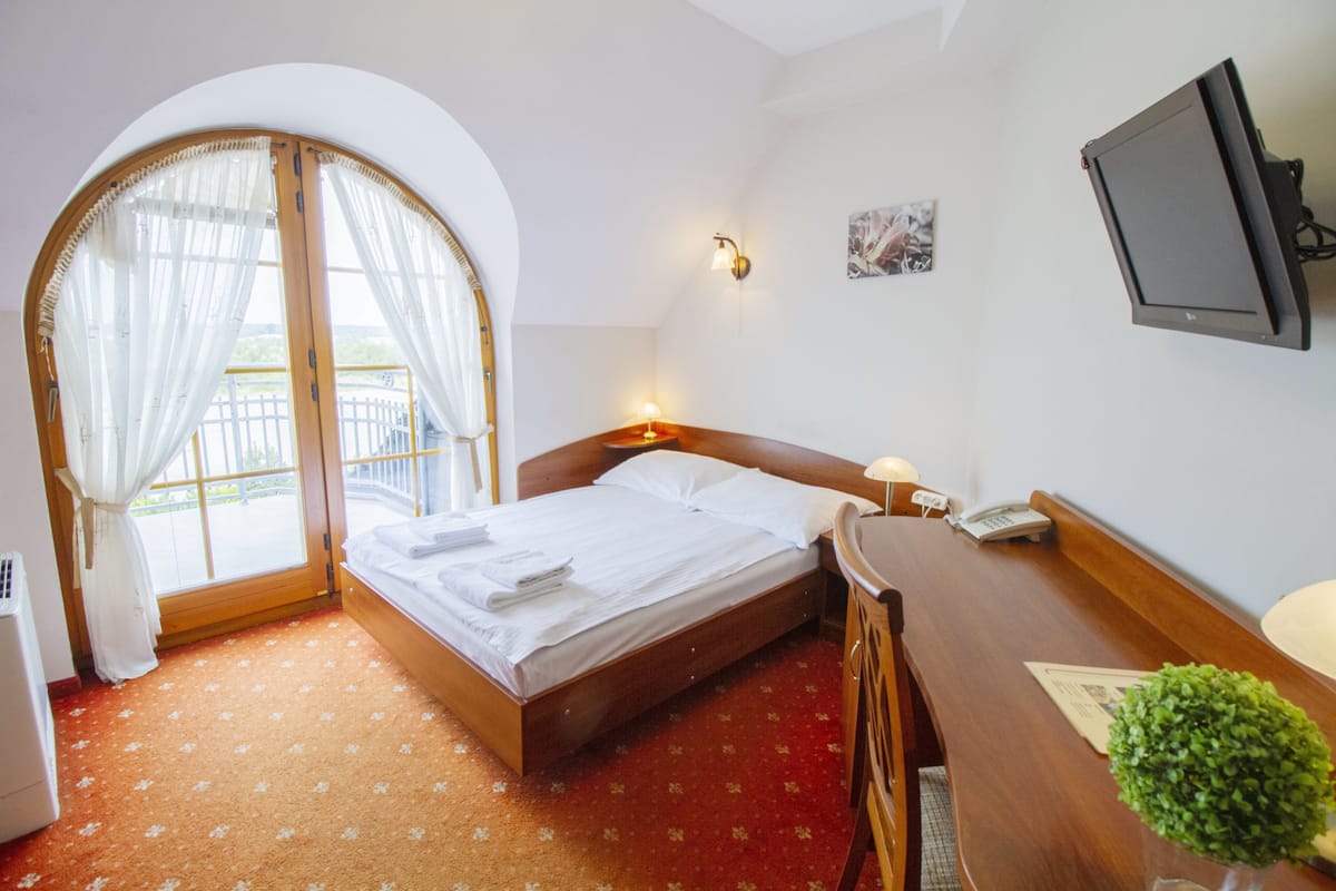 Double or Twin Room | Desk, iron/ironing board (on request), free WiFi, bed sheets