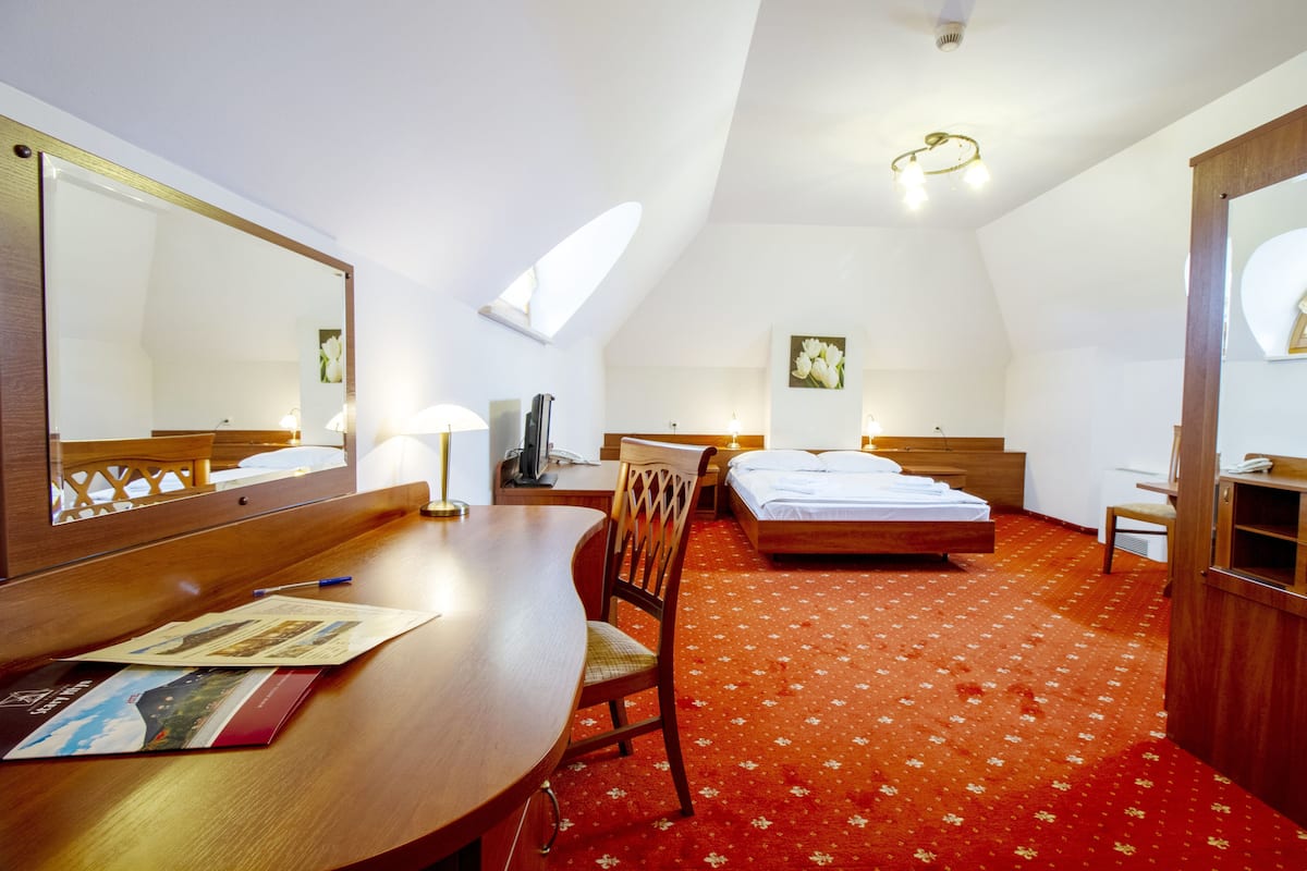 Luxury Double Room | Desk, iron/ironing board (on request), free WiFi, bed sheets