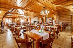 Frokost, lunsj og middag serveres, polske retter 