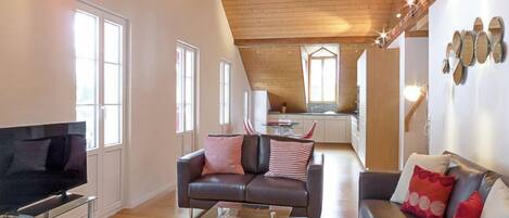 TV, fireplace, DVD player