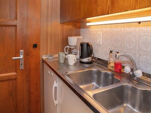 Fridge, oven, toaster, cookware/dishes/utensils