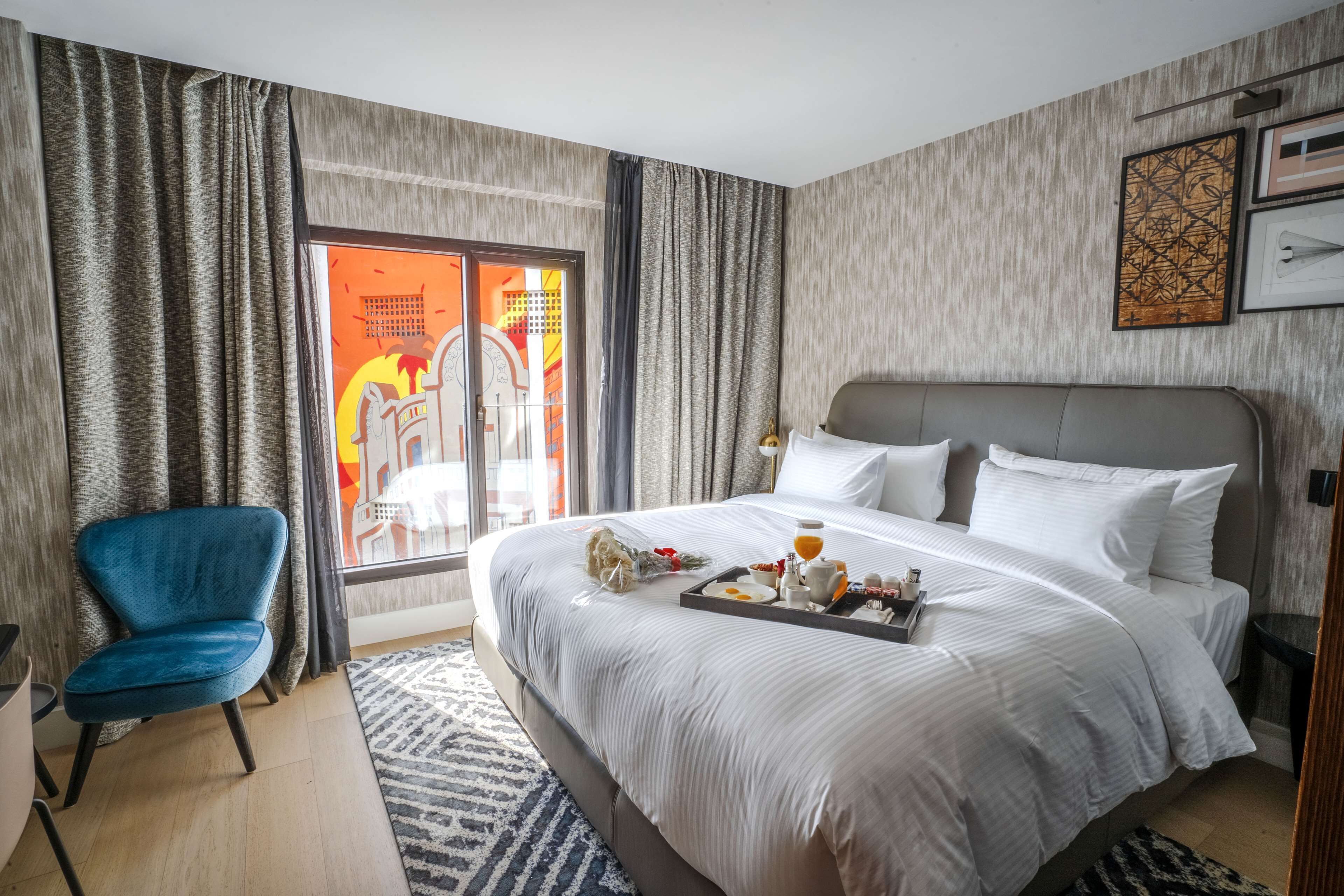 高档床上用品、羽绒被、记忆海绵床垫、迷你吧