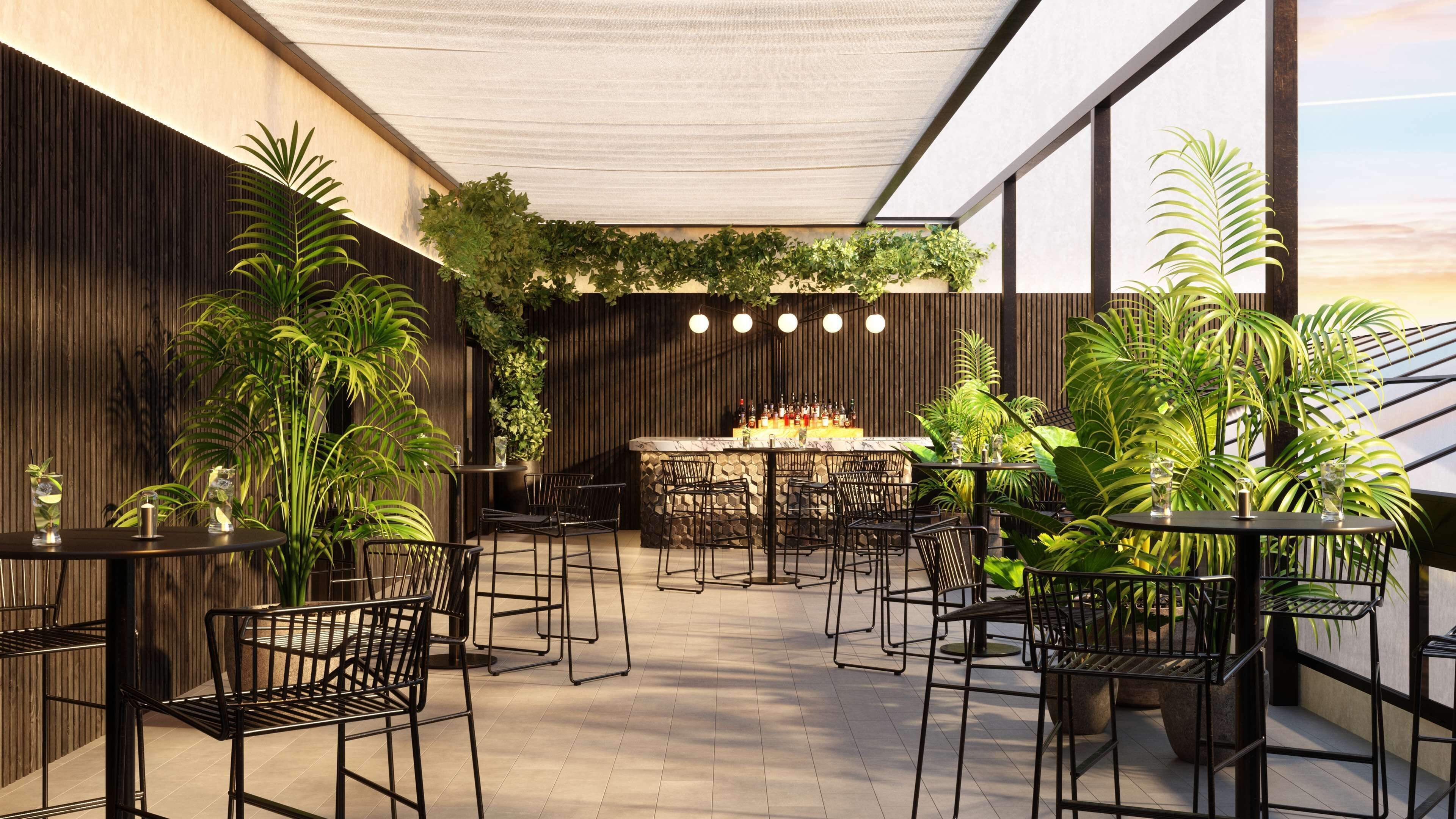 2 restaurants, breakfast, lunch, dinner served; asian cuisine