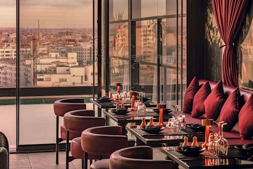 2 restaurants; breakfast, lunch, and dinner served