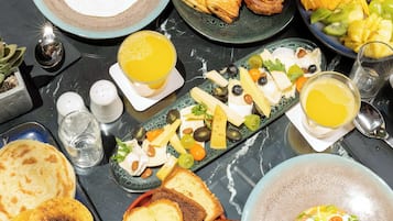 Desayuno buffet (MAD 22 por persona)