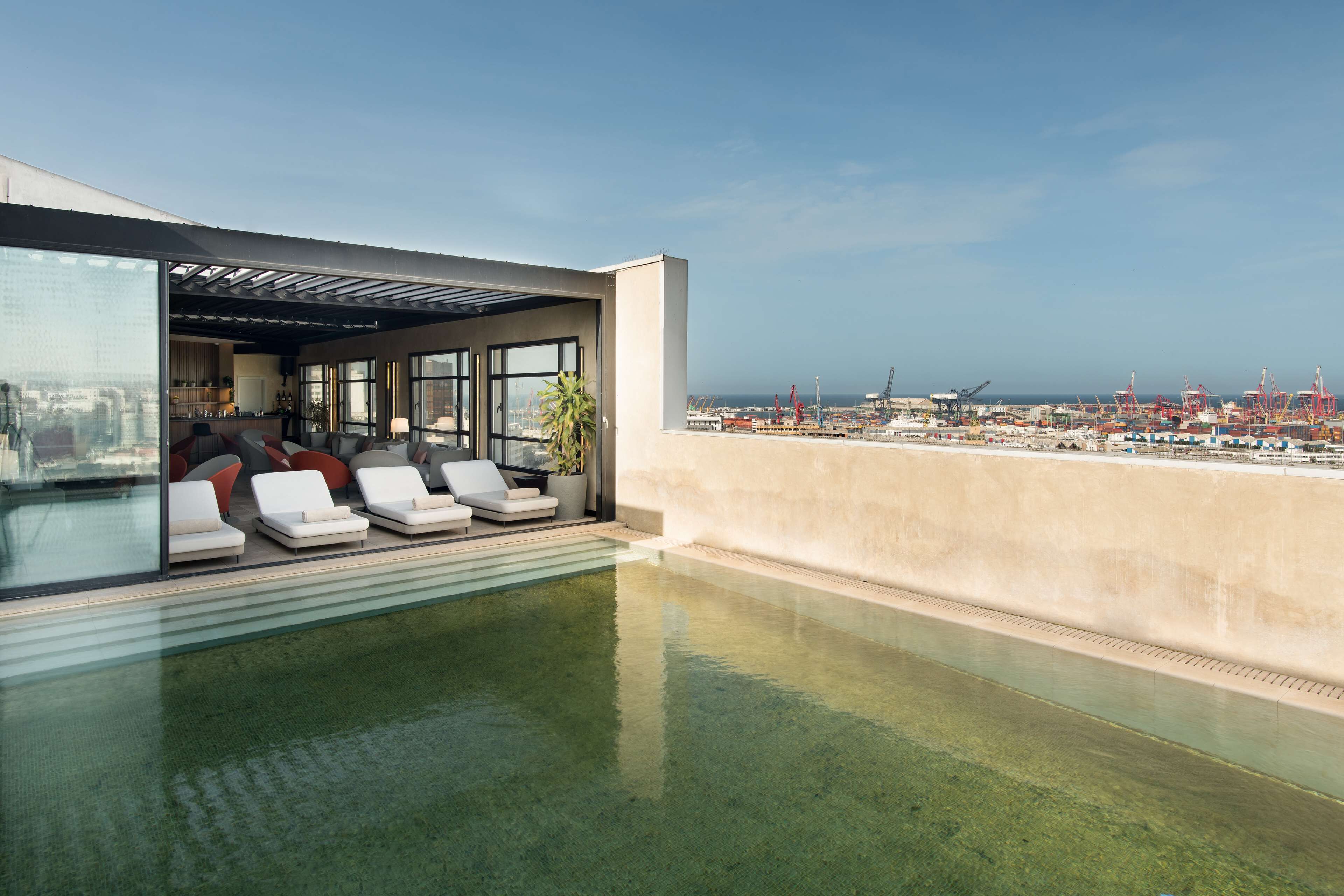 2 bars/lounges, lobby lounge, rooftop bar