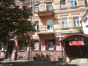 Front of property - Home-Hotel Bolshaya Zhitomirskaya 4-V (Kyiv)