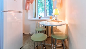 Apartemen | Makan di kamar