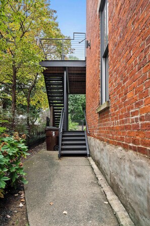 Exterior detail - 1BR w/ Kitchen + Free Parking – Walk Everywhere (Covington)