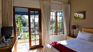 Premium bedding, in-room safe, desk, laptop workspace