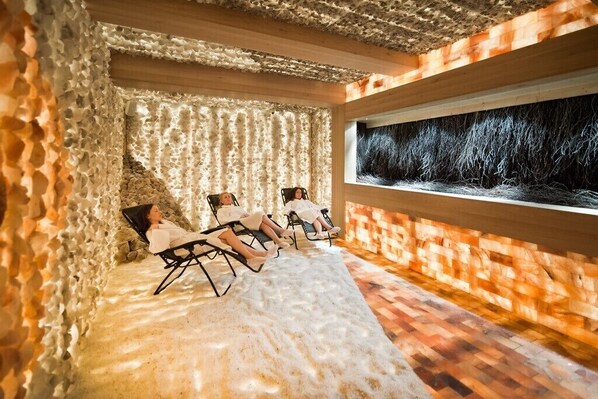 Couples treatment room(s), sauna, body treatments, body scrubs, facials