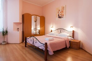 公寓, 1 间卧室, 阳台 | 1 多间卧室、熨斗/熨衣板、免费 WiFi、床单