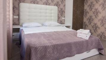 1 chambre, fer et planche à repasser, Wi-Fi gratuit, draps fournis