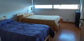 1 chambre, rideaux occultants, fer et planche à repasser, Wi-Fi gratuit