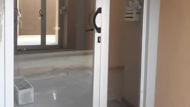A room with a sliding glass door leading to a balcony. - Departamentos Balcarce (Balcarce)