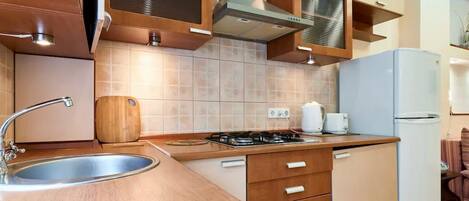 Apartment | Eigene Küche | Großer Kühlschrank, Mikrowelle, Herdplatte, Wasserkocher