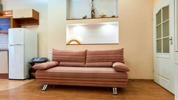 Apartamento | Zona de estar | Televisión LED de 40 pulgadas con canales por cable, una televisión