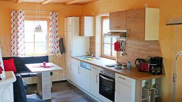 Kühlschrank, Ofen, Geschirrspüler, Hochstuhl