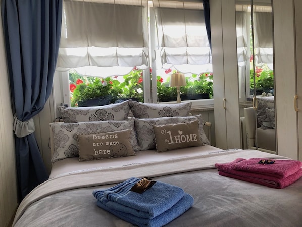 Apartment, Terrasse | 1 Schlafzimmer, Zimmersafe, individuell dekoriert