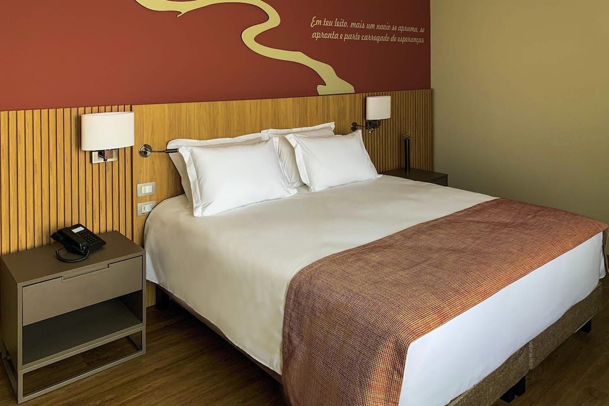 Superior Apartment, 1 Double Bed | Minibar, in-room safe, laptop workspace, blackout drapes