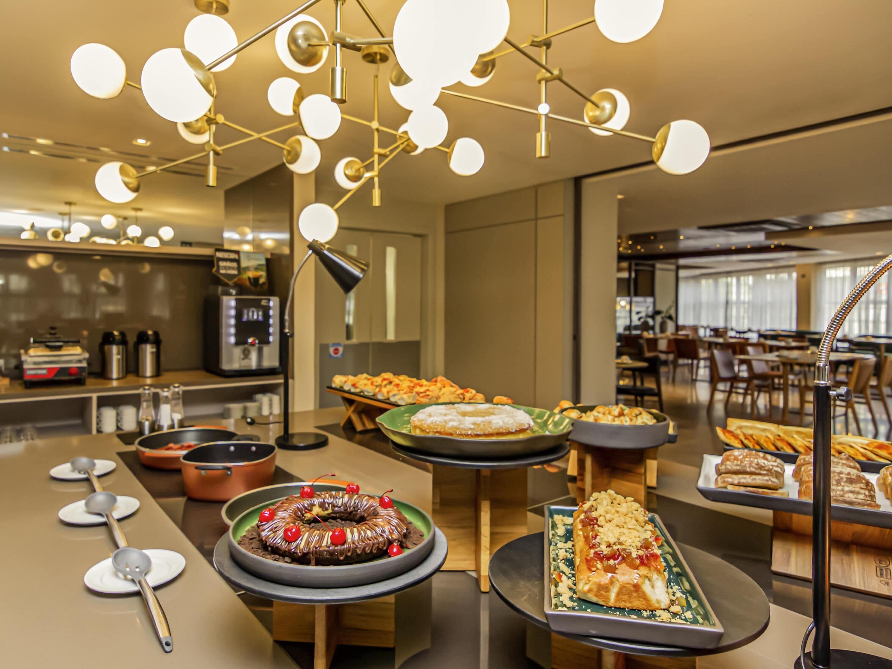 Daily continental breakfast (BRL 70 per person)