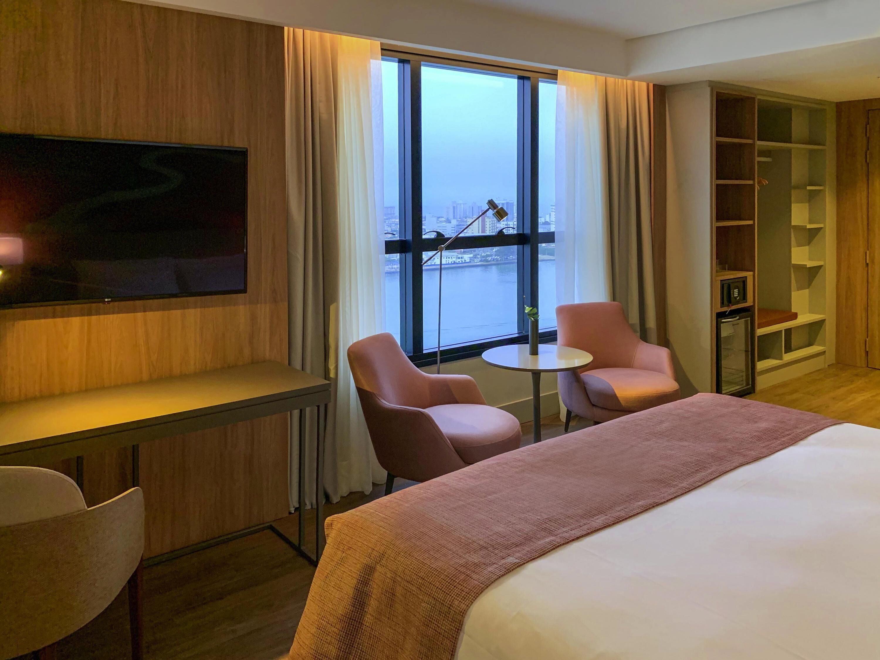 Minibar, in-room safe, laptop workspace, blackout curtains