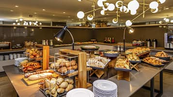 Daily continental breakfast (BRL 70 per person)