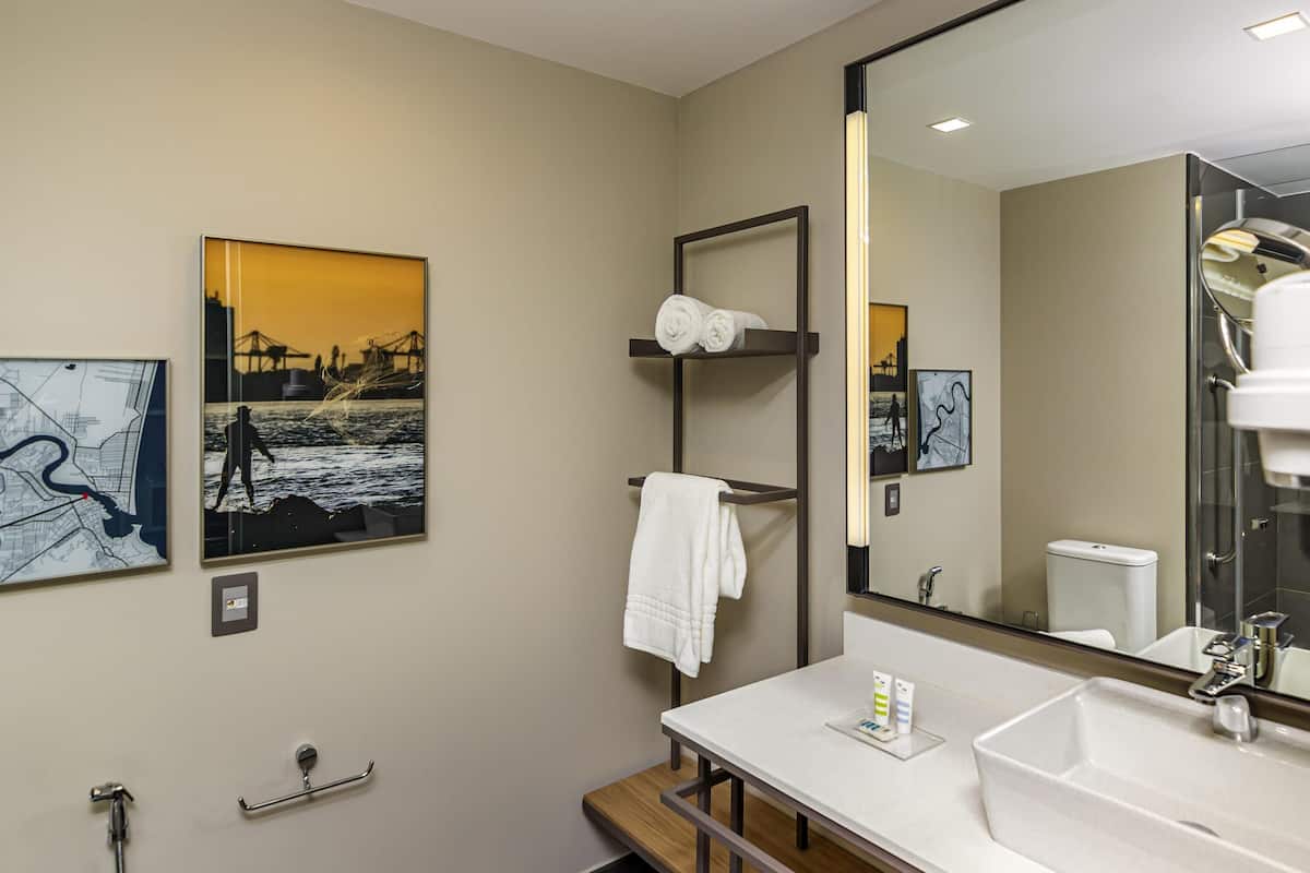Minibar, in-room safe, laptop workspace, blackout drapes