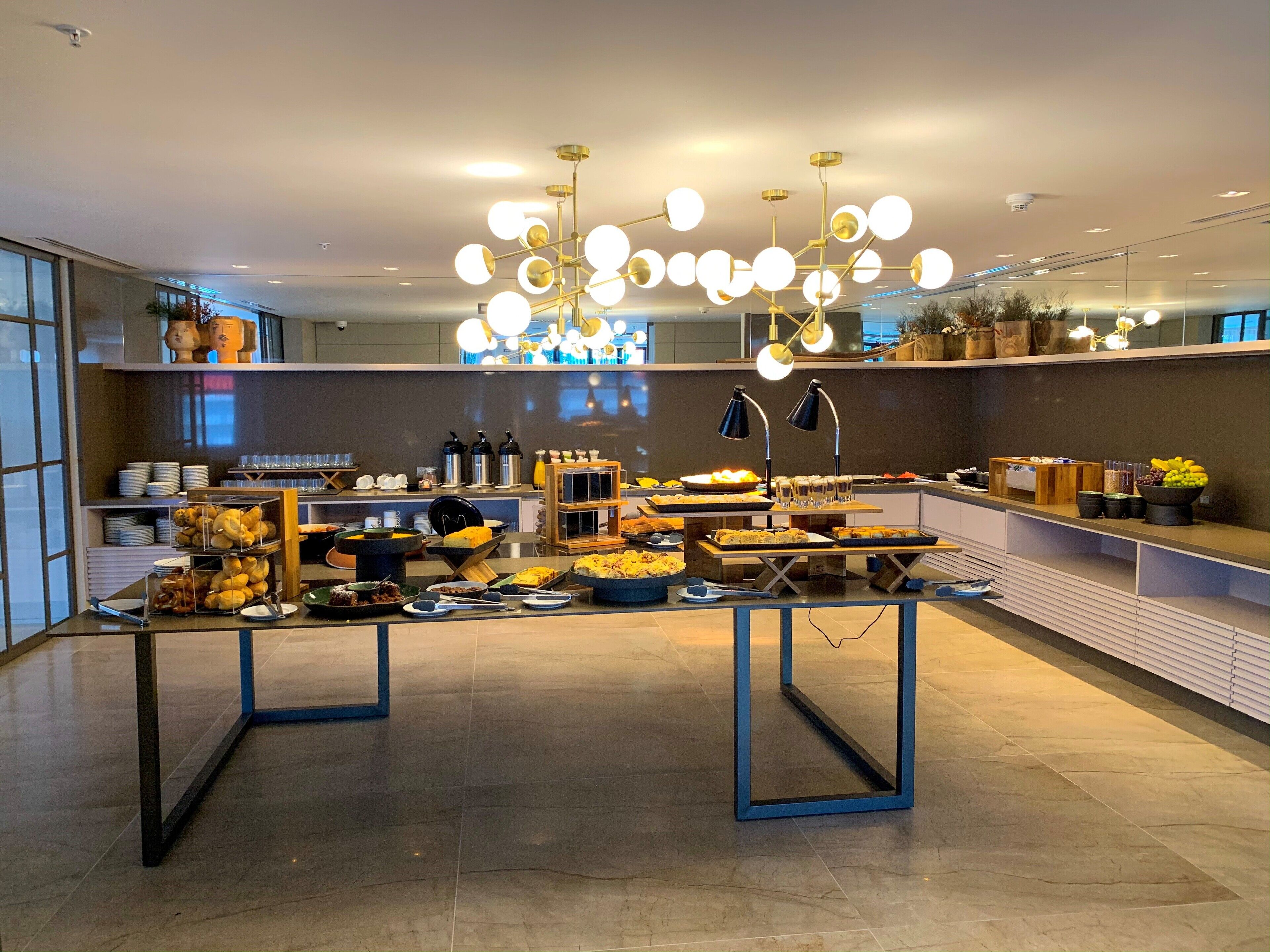 daily continental breakfast (brl 70 per person)