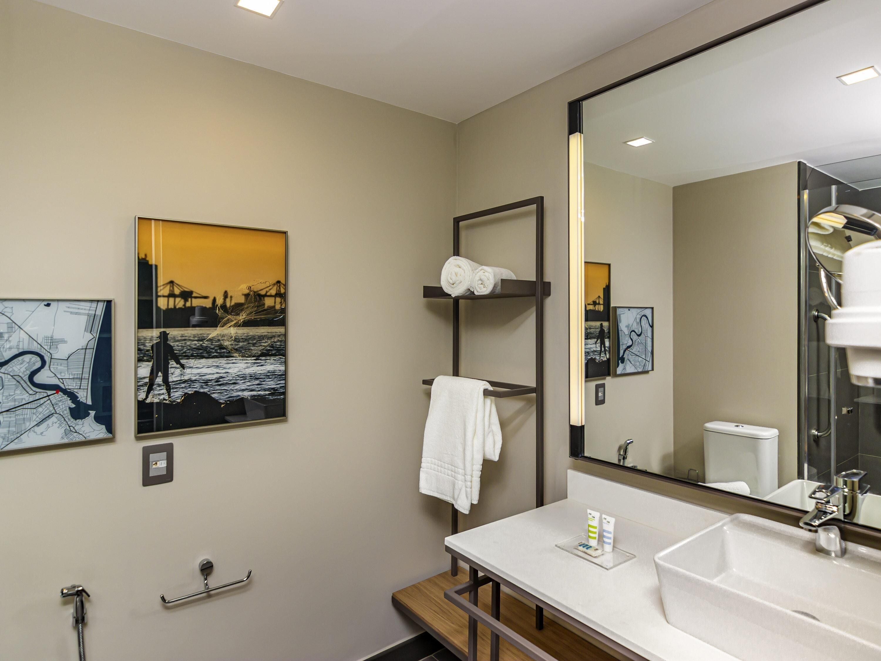 Minibar, in-room safe, laptop workspace, blackout curtains