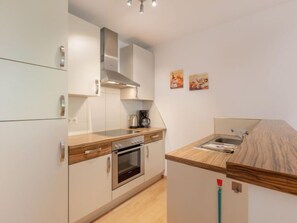 Frigorifero, forno, lavastoviglie, pentole/stoviglie/utensili