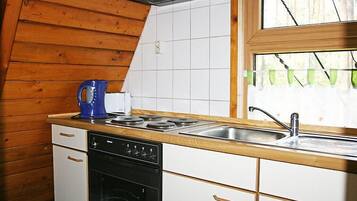 Kühlschrank, Mikrowelle, Ofen, Kochgeschirr/Geschirr/Besteck