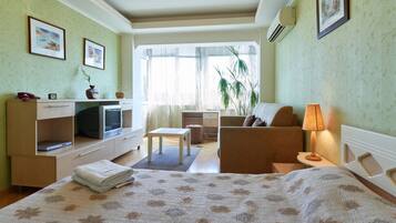 1 habitación, tabla de planchar con plancha, wifi gratis y ropa de cama