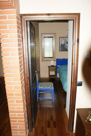 Double Room, 1 Double Bed, Shared Bathroom | Free WiFi, bed sheets