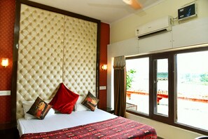 Free WiFi, bed sheets - Hotel Ganga Basin (Haridwar)