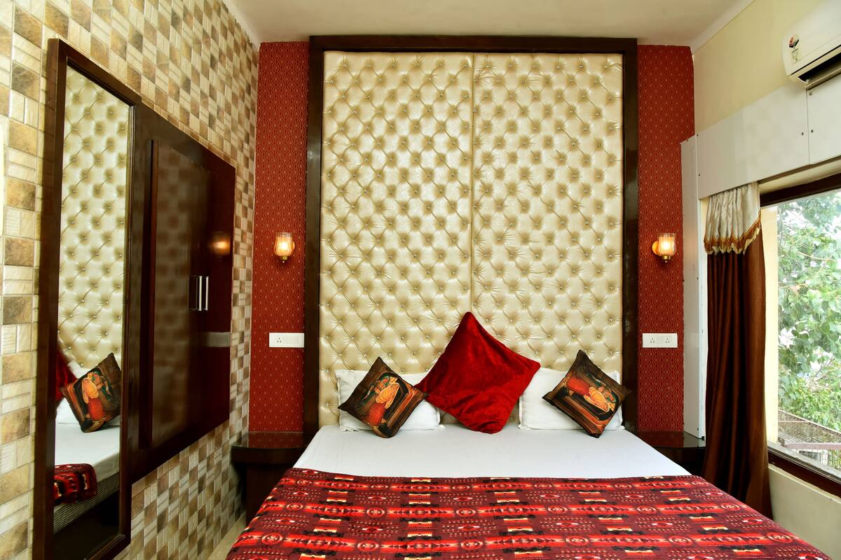Standard Room (03) | WiFi (free), bed sheets