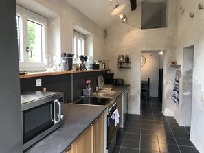 Fridge, microwave, oven, stovetop - Le Bas de Riousse  (Livry)