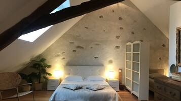 3 habitaciones, tabla de planchar con plancha, wifi y ropa de cama