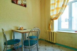 公寓 | 私人廚房 | 大型雪櫃/冰箱、微波爐、爐具、廚房用具/餐具/器皿