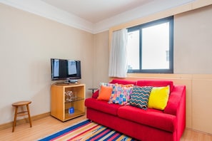 Apartment (0 Bedroom) | Living room