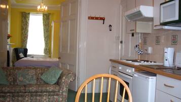 Mayflower Apartment (Ground Floor) | In-room dining