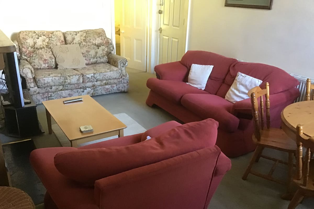 Maritime Apartment- (Ground Floor) | Living room