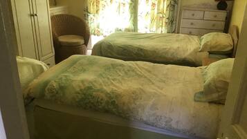 Maritime Apartment- (Ground Floor) | Iron/ironing board, free WiFi