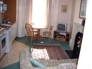 Appartement Familial | Coin cuisine privé | Réfrigérateur, micro-ondes, four, plaque de cuisson