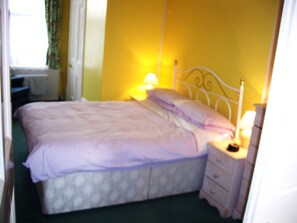 Mayflower Apartment (Ground Floor) | Iron/ironing board, free WiFi - Haddington House (Plymouth)